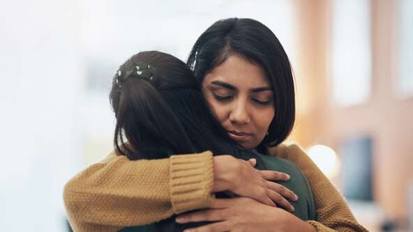 Looking to support a friend after a loss? These 5 gifts are thoughtful symbols of empathy and care. Find the perfect way to show you’re there for them.