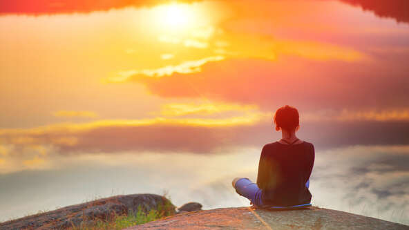 Learn from hospice workers insights on common deathbed regrets to inspire a more meaningful and fulfilling life.