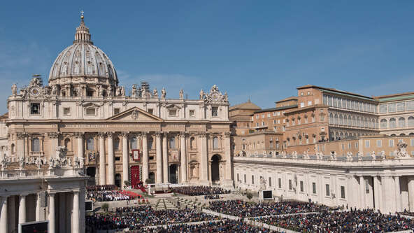 Discover the sacred rituals and traditions that unfold after the death of a pope, from the Fisherman’s Ring to the announcement of a new pontiff.