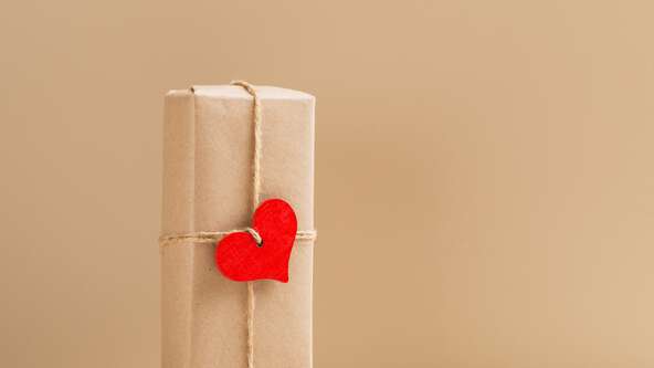 Find heartfelt Valentine’s gifts that honor a lost loved one, offering comfort and lasting remembrance through meaningful keepsakes and memorials.