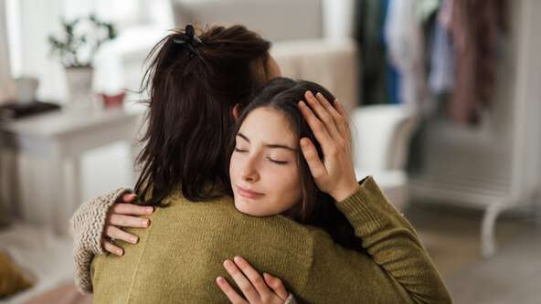 When someone has lost a sister, expressing condolences can be difficult. A sympathy gift shows support, provides comfort, and keeps the memory alive. Explore our curated list of top sympathy gift ideas today.