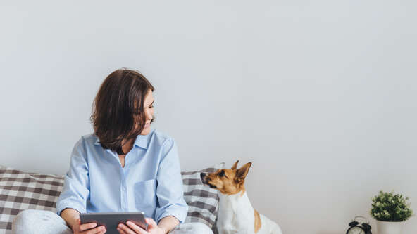 Discover the top 8 benefits of having a pet, from reducing stress to easing grief, and learn how to memorialize them with unique keepsakes like urns and jewelry.