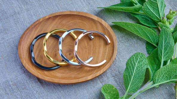 Memorial jewelry lets you keep memories close to your heart in a beautifully designed bracelet, bangle, or pendant. Explore our stylish selection. Free shipping.