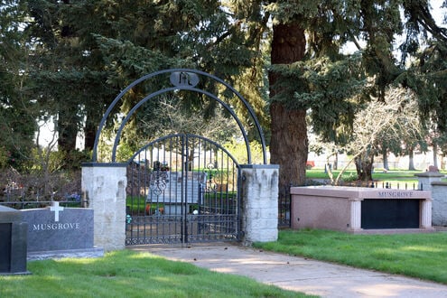 West Lawn Memorial Park, gardens