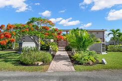 Charlotte Memorial Cemetery, mausoleum