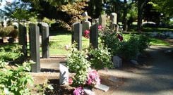 West Lawn Memorial Park, columns
