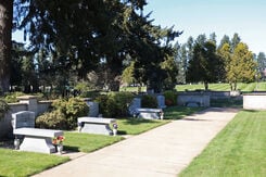 West Lawn Memorial Park, gardens