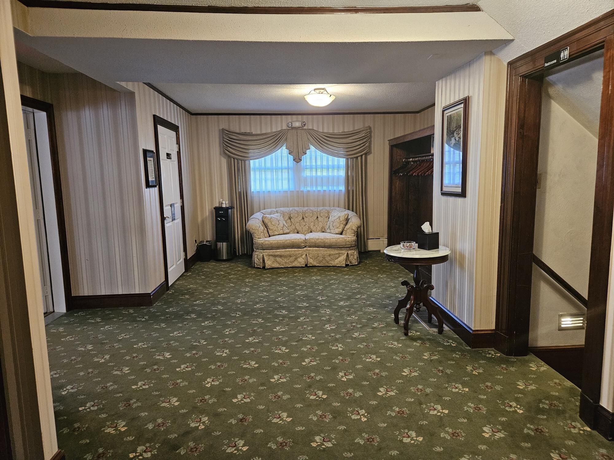 Beers and Story Belchertown interior