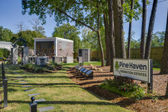 Woodridge Memorial Park, gardens