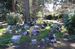 West Lawn Memorial Park, gardens