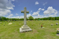 Glen Haven Memorial Gardens, monument