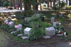 West Lawn Memorial Park, gardens