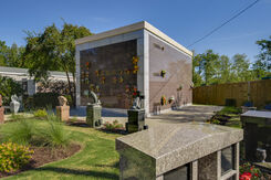 Woodridge Memorial Park, mausoleum