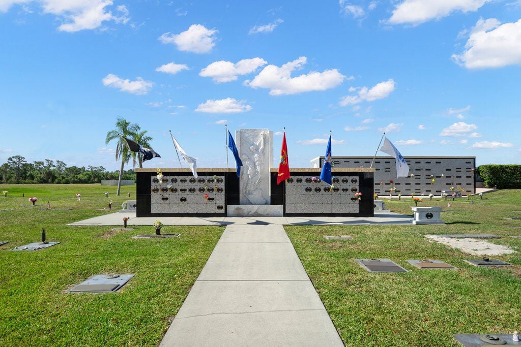 Charlotte Memorial Cemetery, niches