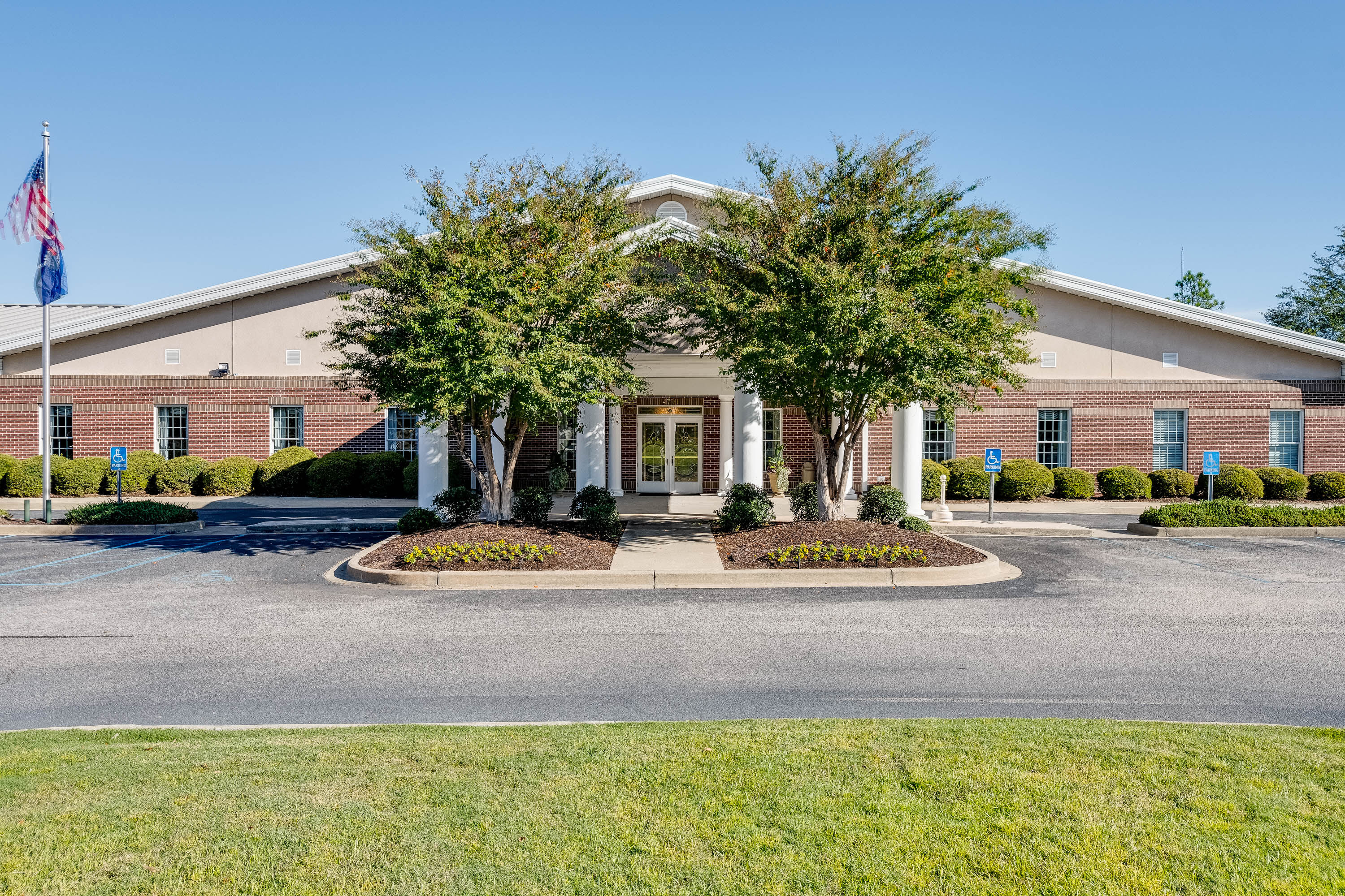 Thompson Funeral Home Lexington, exterior