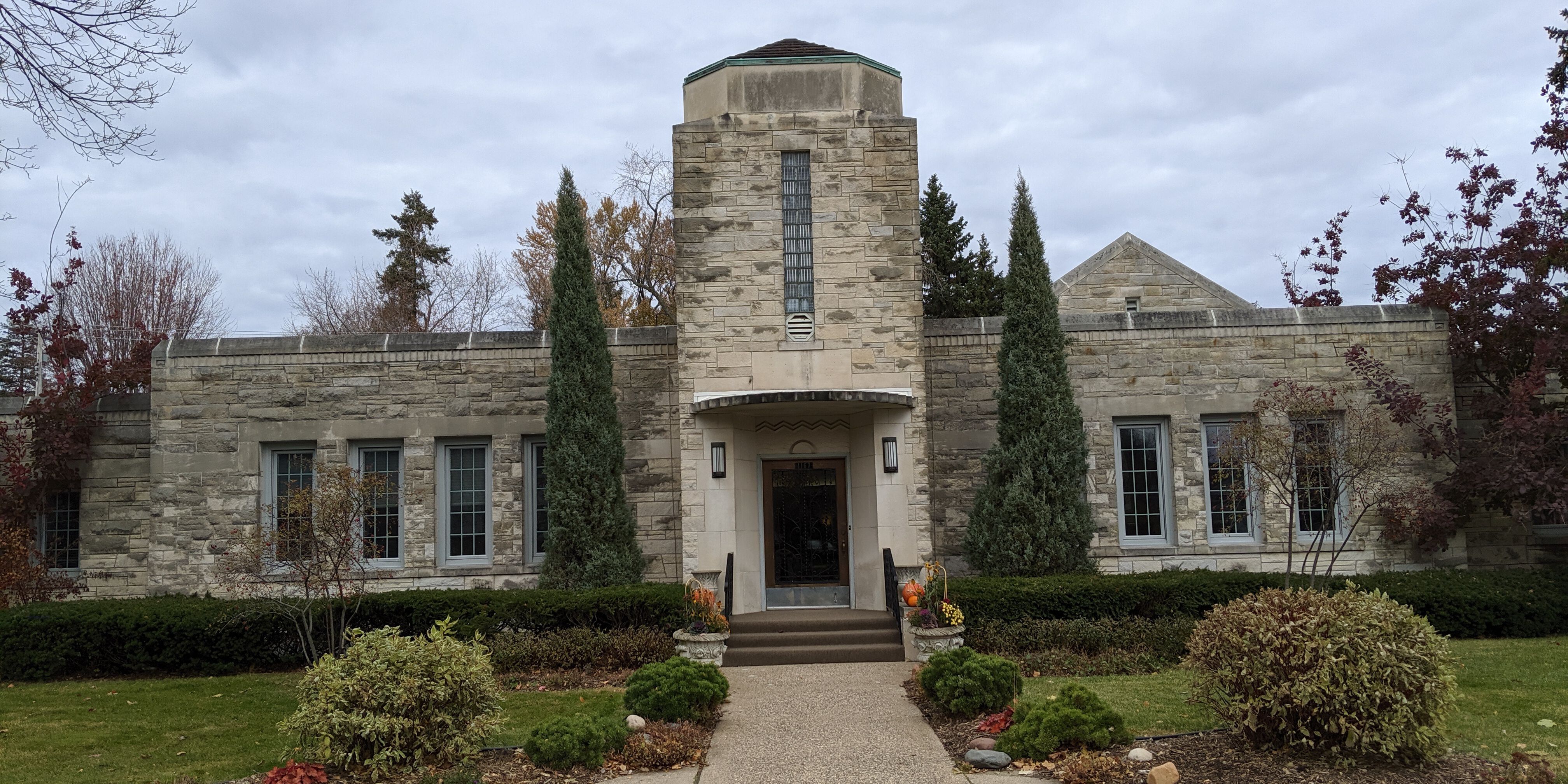 Willwerscheid Funeral Home, exterior
