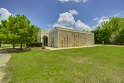 Glen Haven Memorial Gardens, mausoleum