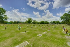Glen Haven Memorial Gardens, lawn