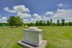 Glen Haven Memorial Gardens, monument