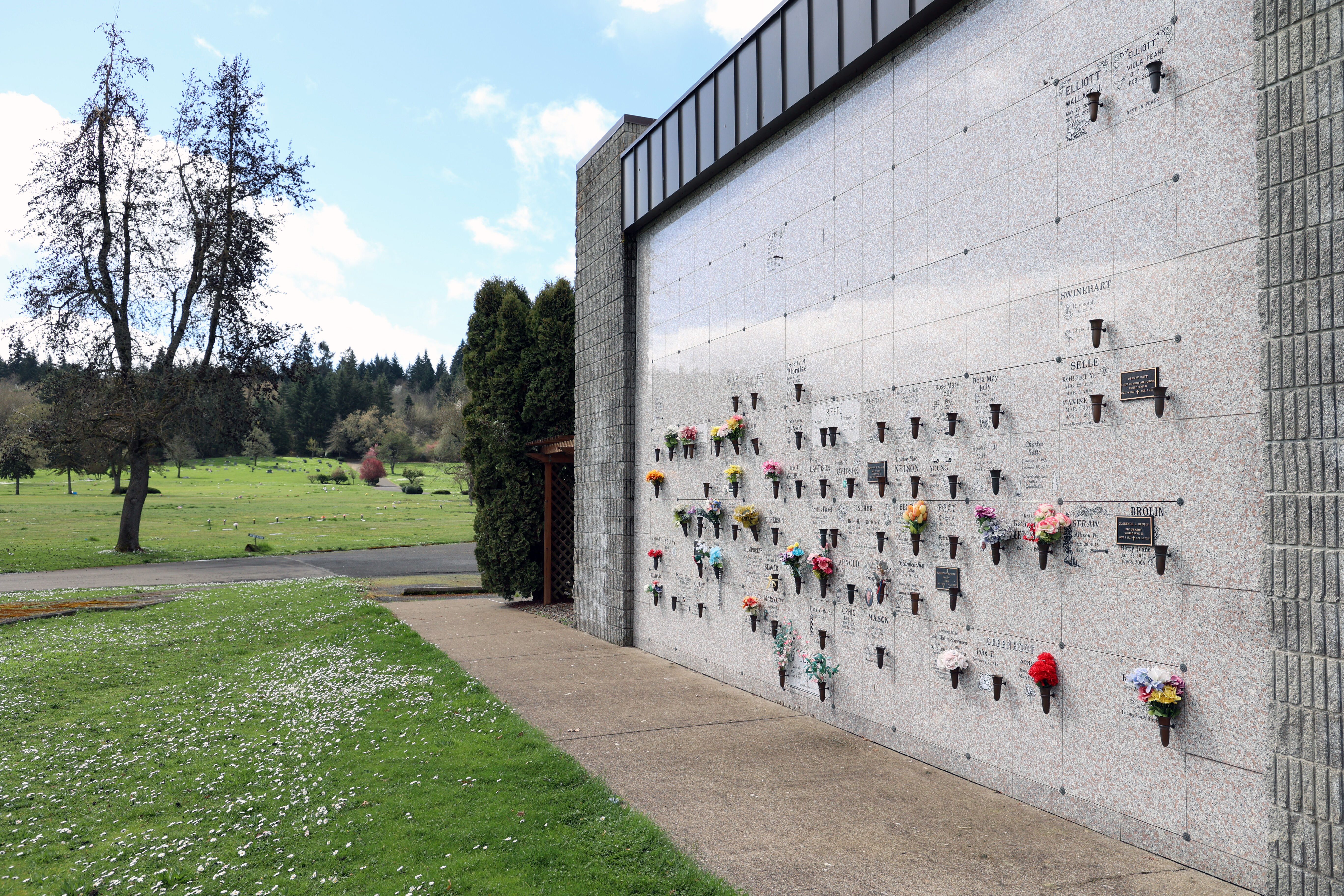 Lane Memorial Gardens, mausoleum exterior