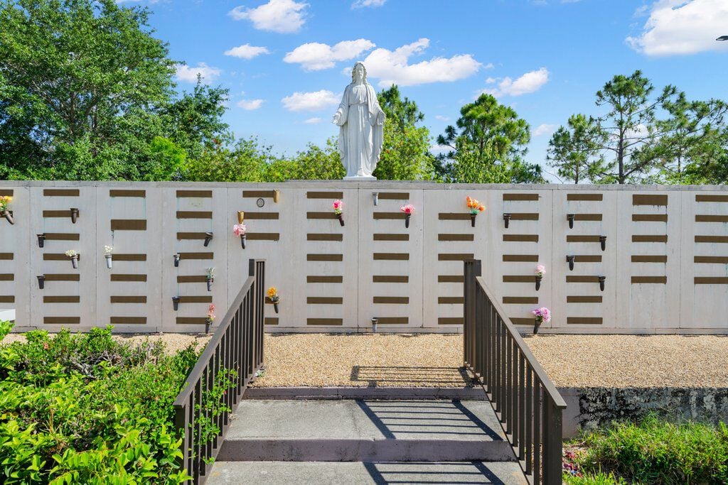 Charlotte Memorial Cemetery, monument