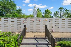 Charlotte Memorial Cemetery, monument