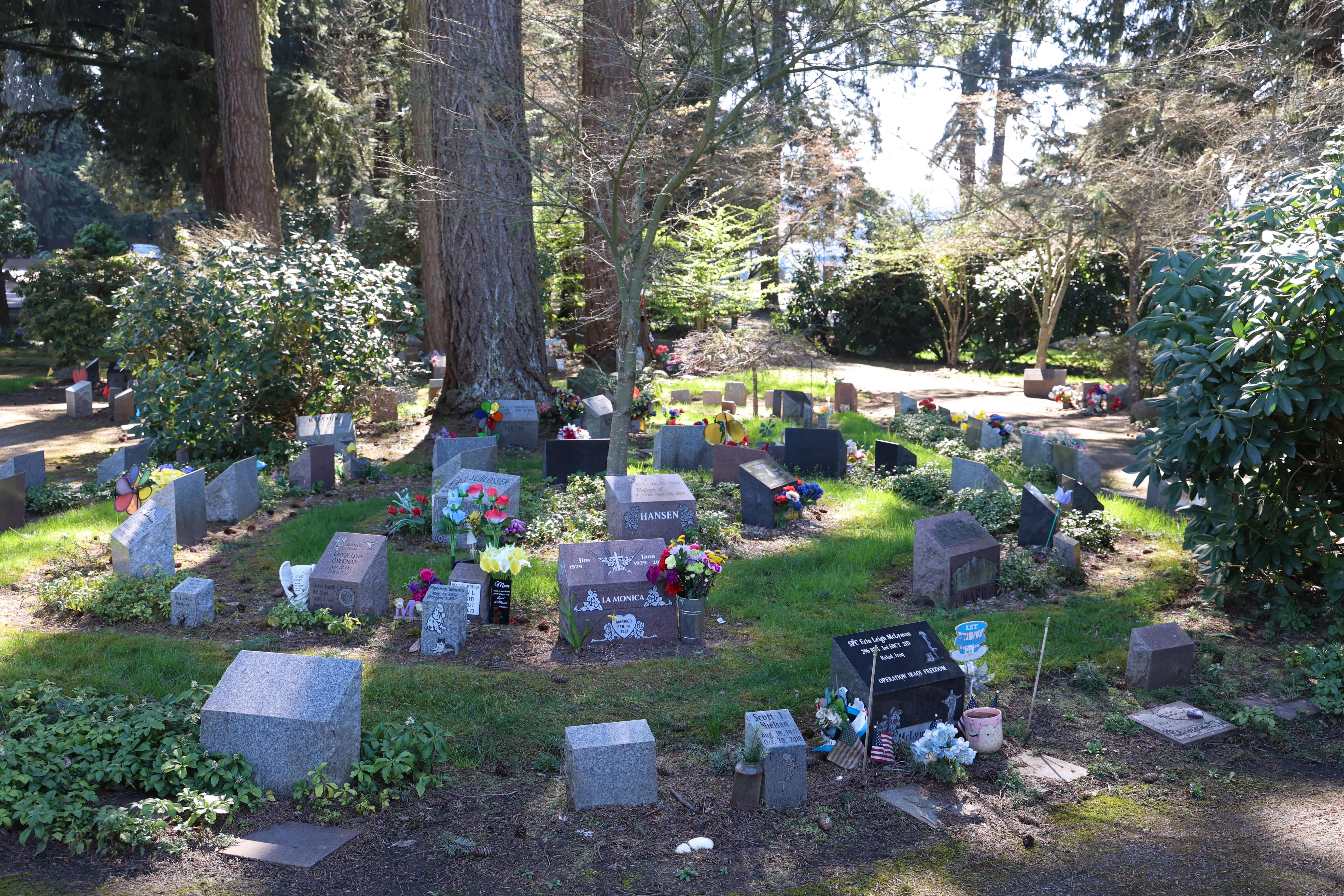 West Lawn Memorial Park, gardens