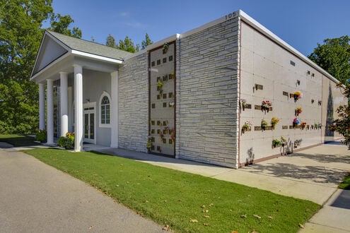 Woodridge Memorial Park, mausoleum
