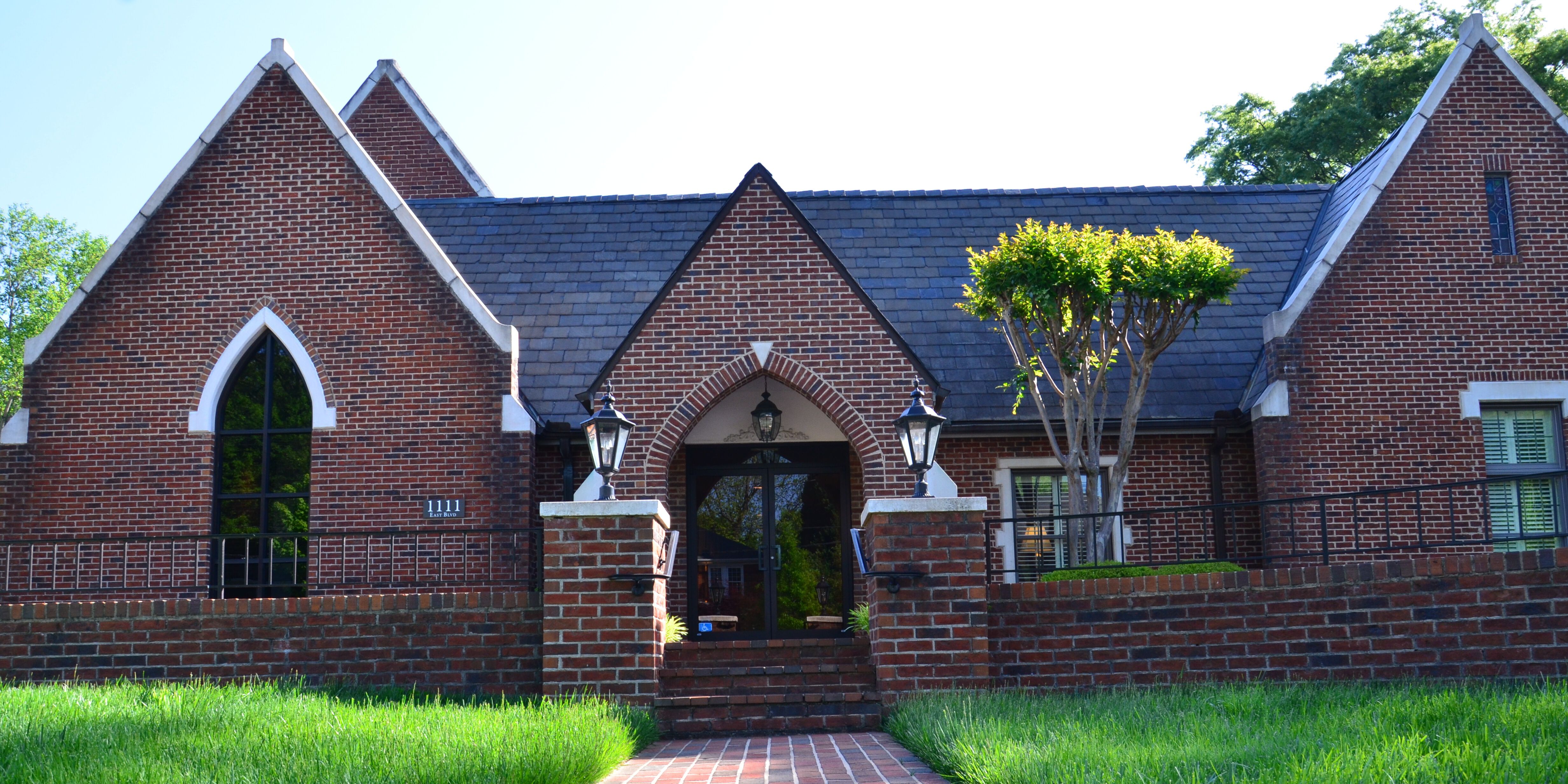 Hankins & Whittington Funeral Home, exterior