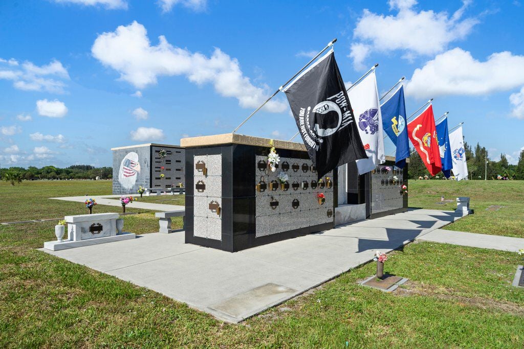 Charlotte Memorial Cemetery, niches