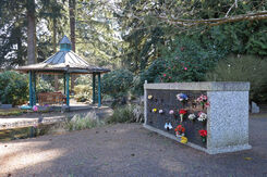 West Lawn Memorial Park, niches