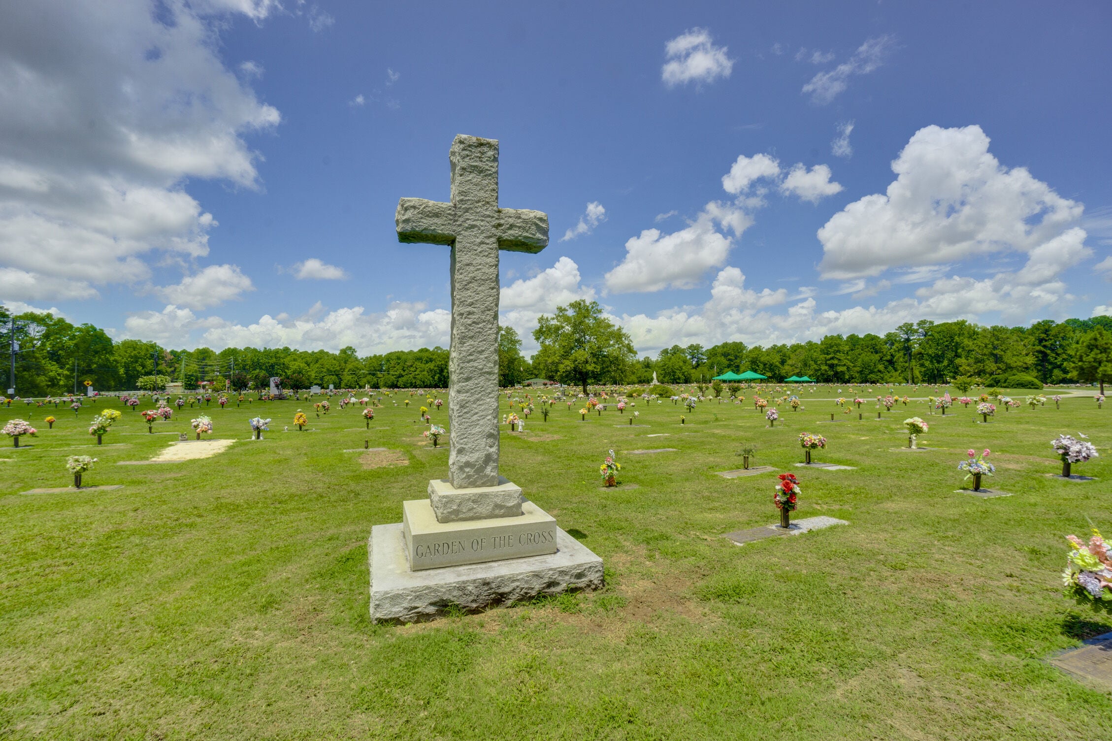 Glen Haven Memorial Gardens, monument